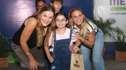 Cecilia Patrón entrega lentes gratuitos a estudiantes de Mérida