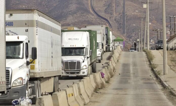 LOS CAPITALES: Anuncia EU nuevo arancel de 25% a camiones pesados importados desde México