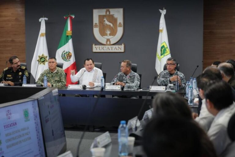 Díaz Mena llama a no bajar la guardia ante temporada de ciclones