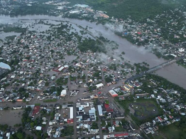 Gobierno de Yucatán instala centros de acopio para ayudar a damnificados por inundaciones