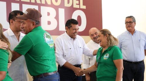 Javier May entrega apoyos a productores forestales de Tabasco