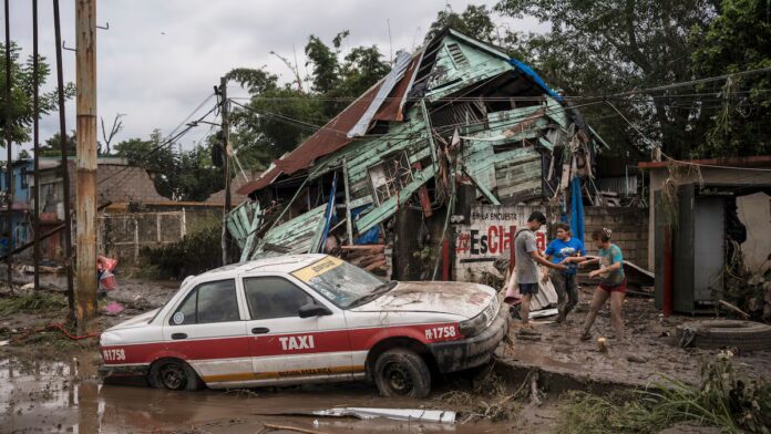 Permanecen 191 comunidades incomunicadas por lluvias: SICT