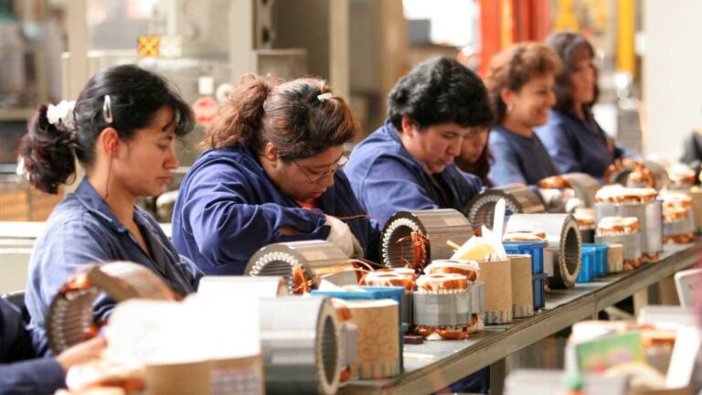 LOS CAPITALES: La igualdad de género en México, es solo en el papel
