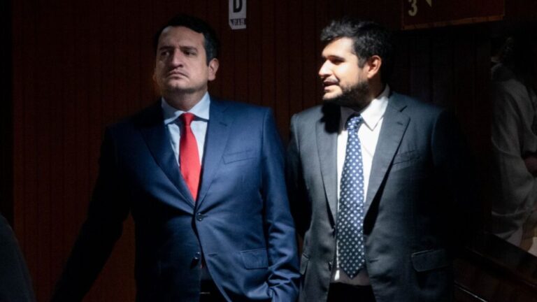 LA COSTUMBRE DEL PODER: Los que se irán solos