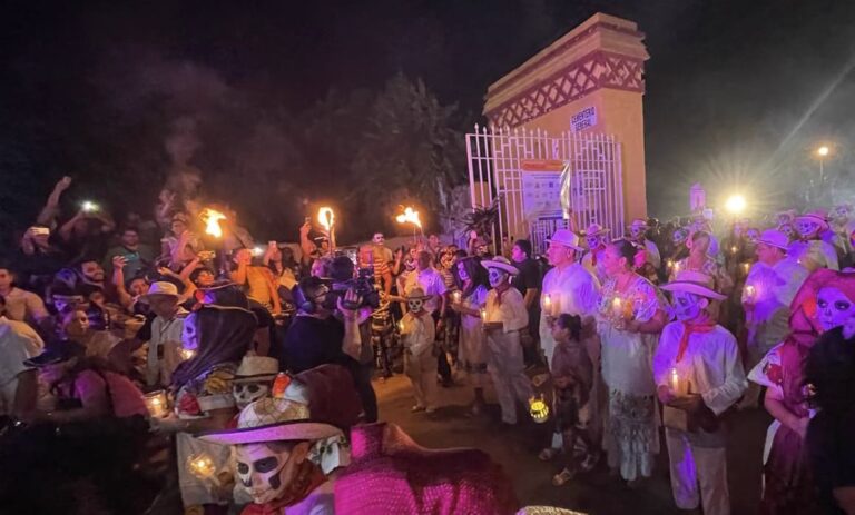 Mérida se transforma en un sendero de luz con el Paseo de las Ánimas