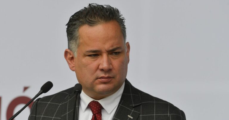 Presenta Santiago Nieto Castillo 10 denuncias por huachicol fiscal en gobierno de AMLO