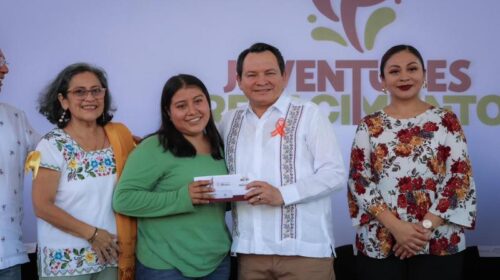 Becas Juventudes Renacimiento llegan a estudiantes de la UTM