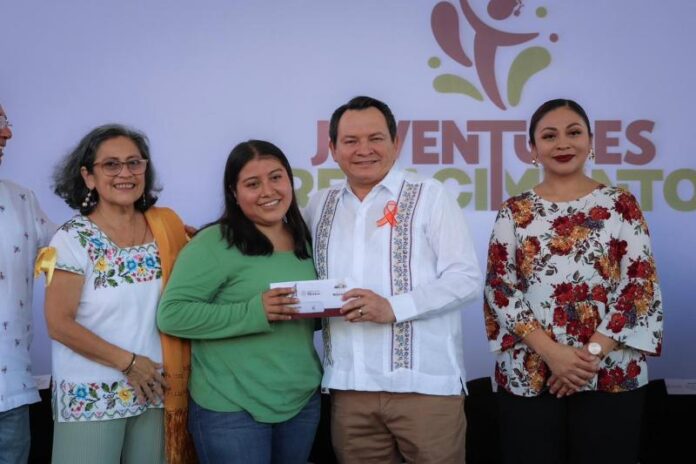 Becas Juventudes Renacimiento llegan a estudiantes de la UTM