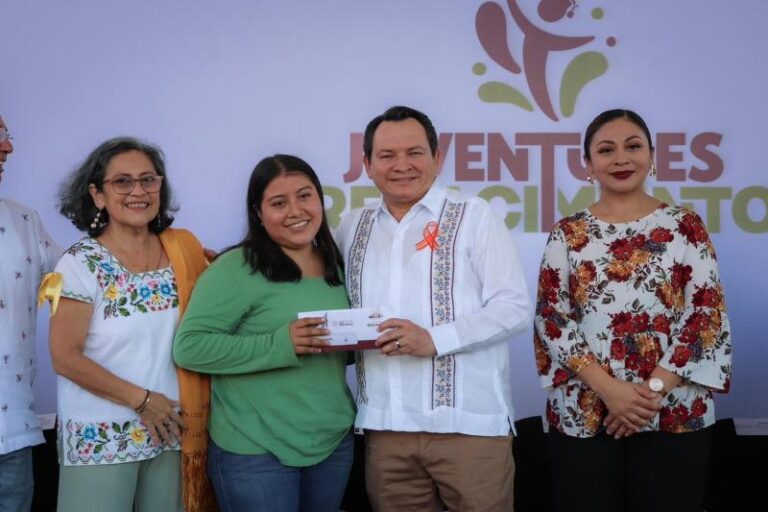 Becas Juventudes Renacimiento llegan a estudiantes de la UTM