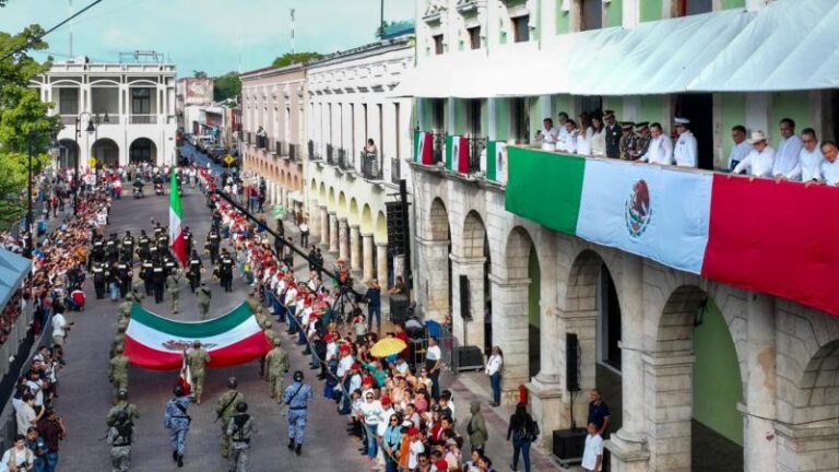 Díaz Mena encabeza desfile por el 115 aniversario de la Revolución Mexicana
