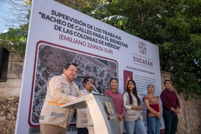 Díaz Mena recorre colonias del sur de Mérida para supervisar las obras de mejora vial