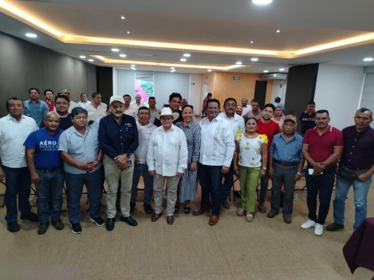 Entregan créditos para impulsar el campo y la pesca en Yucatán