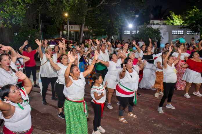 FPMC realiza la clase de zumba “Vístete de Adelita”