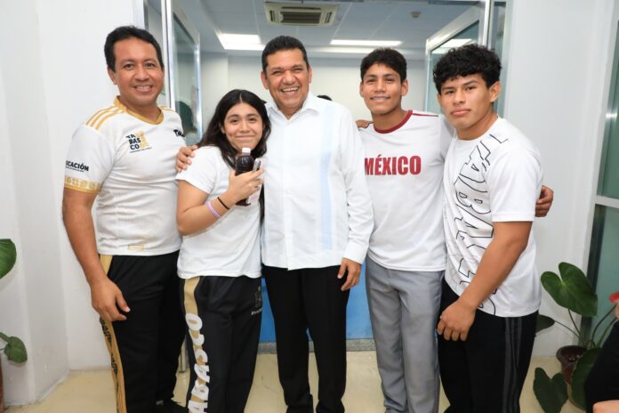Javier May anuncia más becas de alto rendimiento y rescate del Palacio de los Deportes de Villahermosa