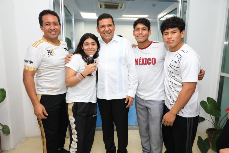 Javier May anuncia más becas de alto rendimiento y rescate del Palacio de los Deportes de Villahermosa