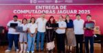 Layda Sansores entrega computadoras a estudiantes de Campeche
