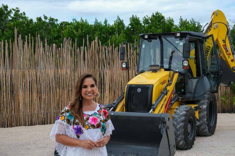 Mahahual recibe nuevo equipo para reforzar la limpieza de sargazo