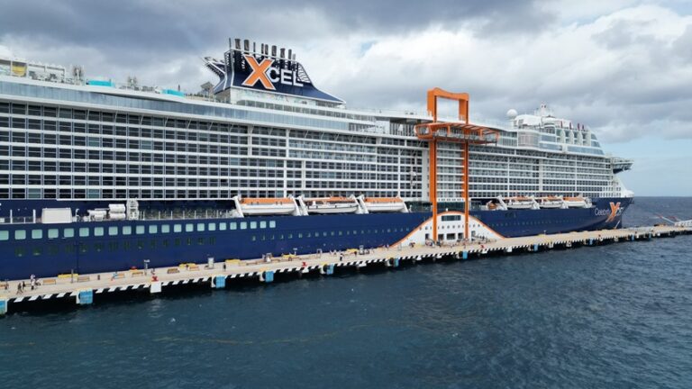 Mara Lezama da la bienvenida al crucero Celebrity Cruises Xcel en Cozumel