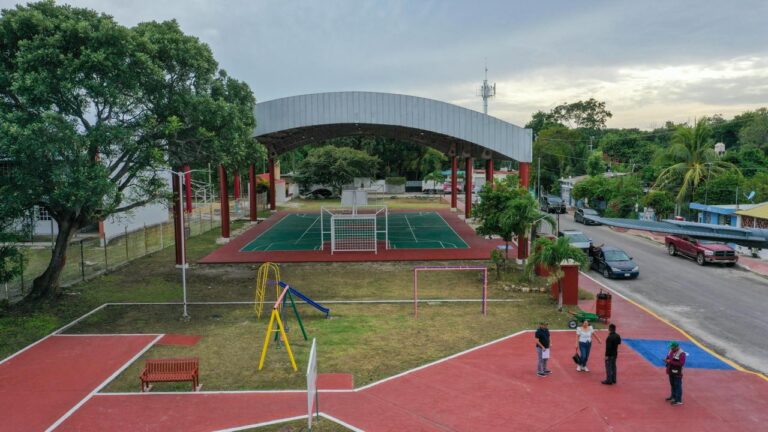 Mara Lezama rescata parques para el disfrute de las familias de Chetumal