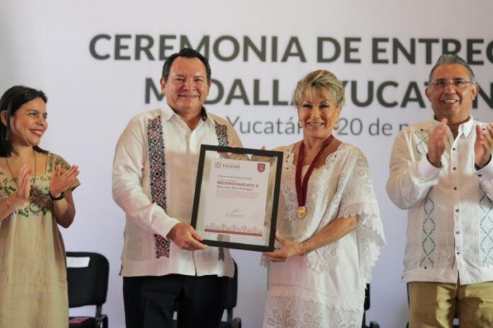 Maricarmen Pérez recibe la Medalla Yucatán 2025