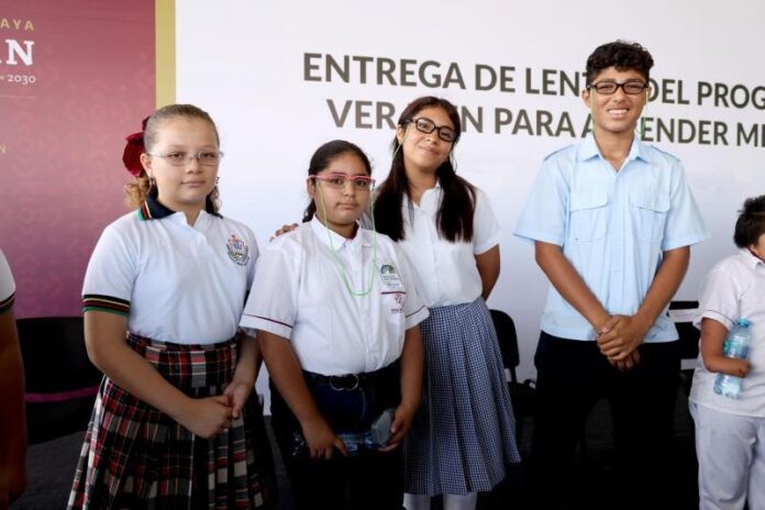 Más de 3,600 estudiantes reciben lentes gratuitos en Yucatán