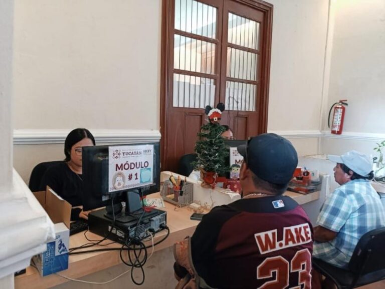 Yucatecos regularizan su CURP