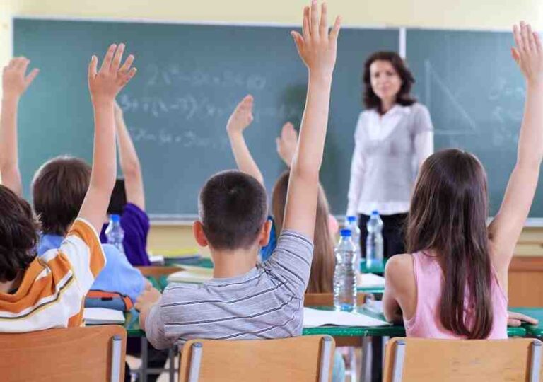 Rechaza Frente Nacional por la Familia guía escolar de infancias trans