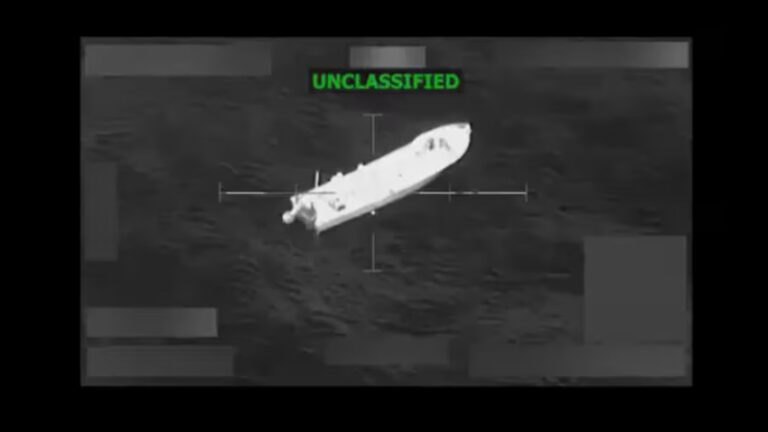 EU destruye otras 2 lanchas en el Pacífico; mata a 6 presuntos ‘narcoterroristas’