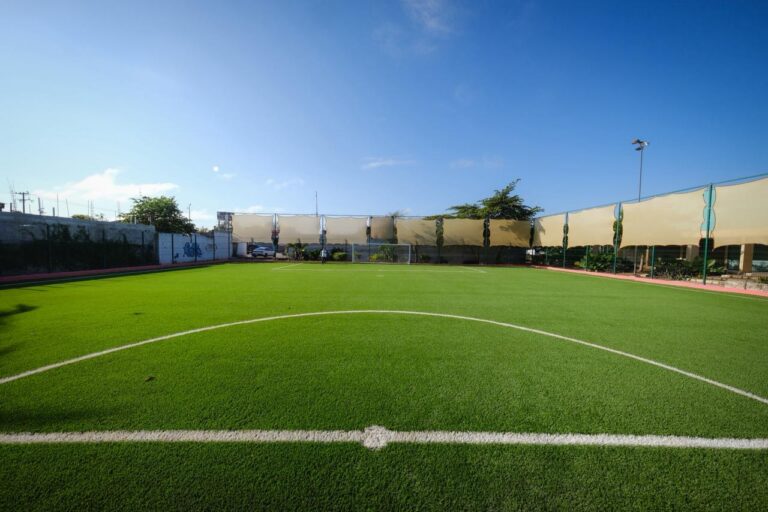 Bacalar inaugura primer campo deportivo sostenible en México con apoyo de Adidas y ONU