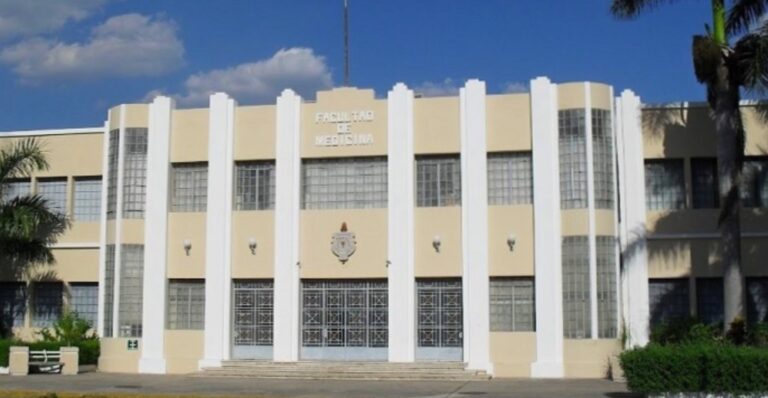 ¡Alarma en la UADY! Nombramiento Político Sacude la Credibilidad de la Facultad de Medicina