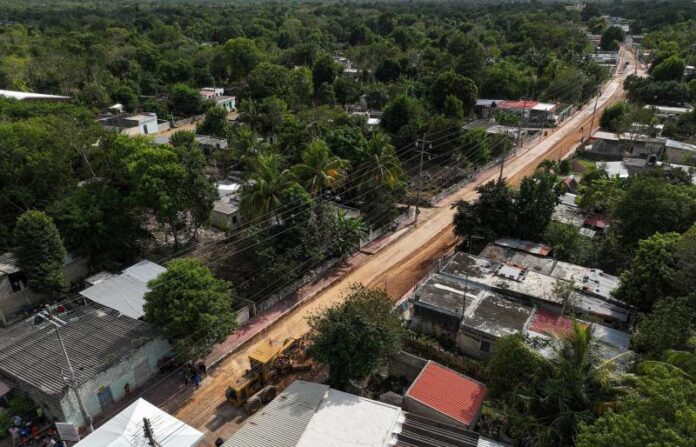 Gobierno de Yucatán reconstruye calles en Tekal de Venegas