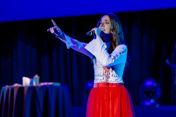 Layda Sansores asiste al concierto de María San Felipe