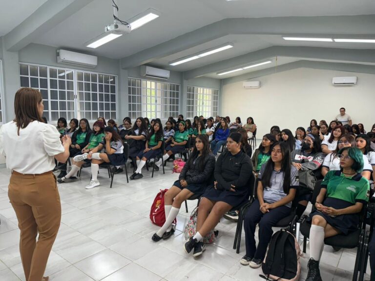 Programa Ellas en la Ciencia fomenta vocación STEM y liderazgo femenino en estudiantes locales