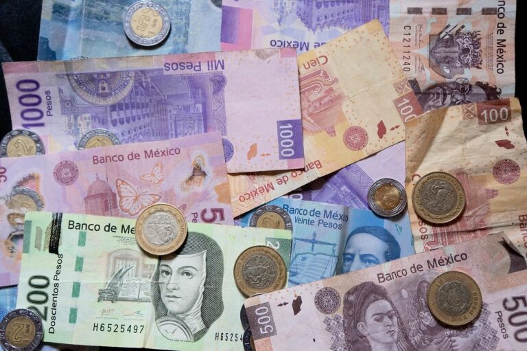 Capital.com: el peso mexicano cierra el año como una de las divisas más líquidas emergentes