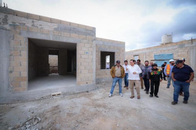 Supervisan avances del Programa de Vivienda para el Bienestar en Yucatán