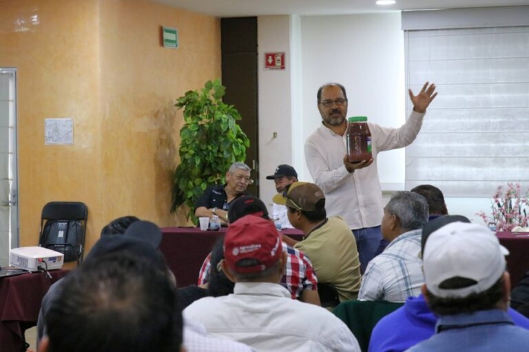 Capacitan a técnicos que estarán a cargo del Plan Piloto para la Supresión del Gusano Barrenador en Yucatán