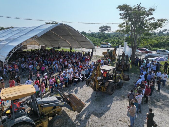Construyen línea de distribución de agua en Tabasco