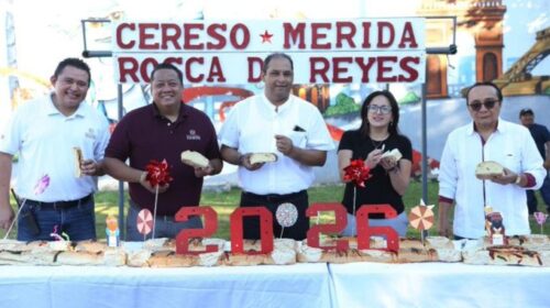 Cortan Rosca de Reyes de 250 metros en el Cereso de Mérida