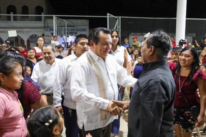 Díaz Mena anuncia acciones de vivienda para familias de Chikindzonot