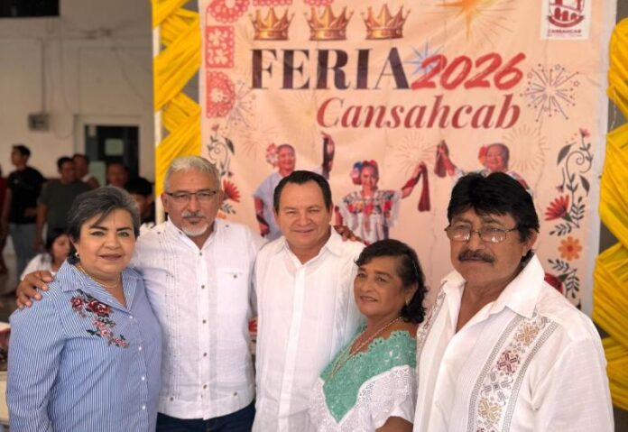 Díaz Mena asiste a la Feria Gastronómica de Cansahcab