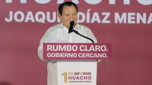 Díaz Mena rinde cuentas en Izamal