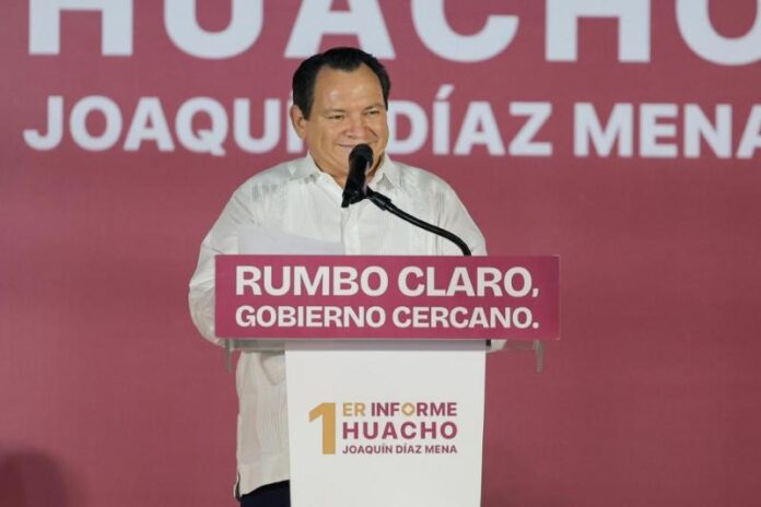 Díaz Mena rinde cuentas en Izamal