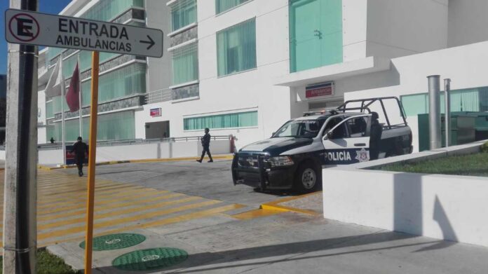 Grupo armado asalta a hospital de Cancún