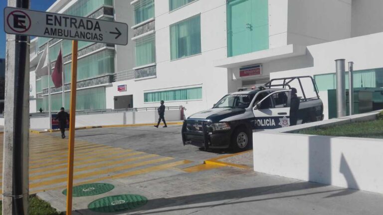 Grupo armado asalta a hospital de Cancún