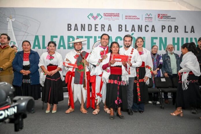 Huixtán, Chiapas, se declara libre de analfabetismo
