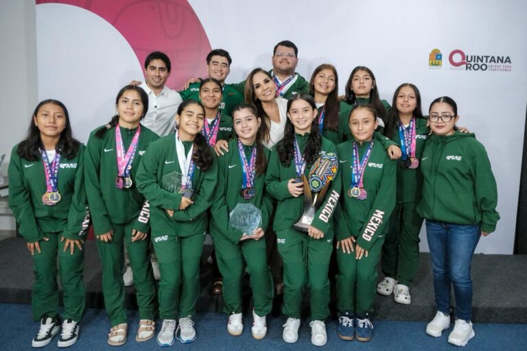Mara Lezama felicita a las “Mayas de Cancún” por conquistar el campeonato continental de flag football