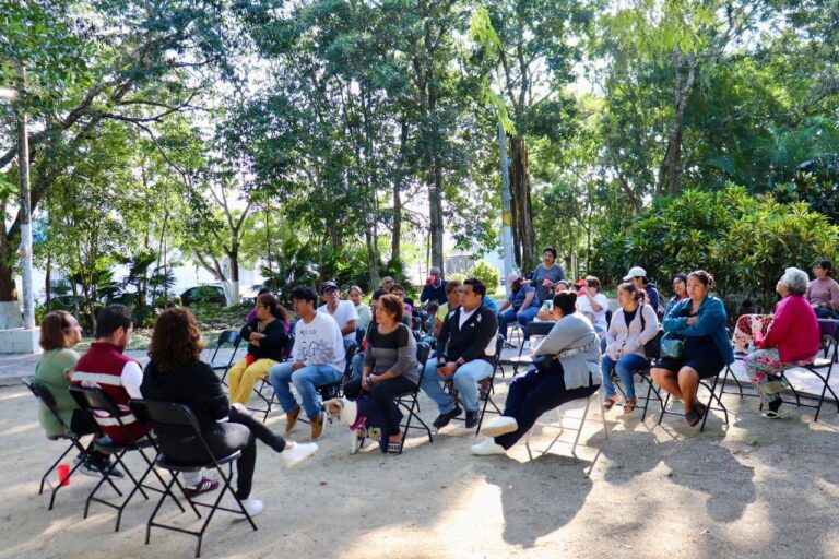 Óscar Rébora encabeza jornada de vacunación antirrábica en Cancún