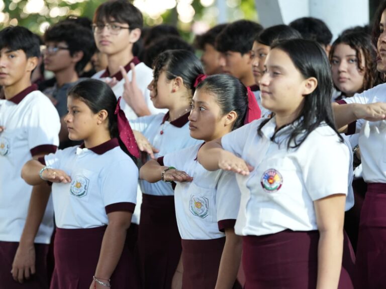 Regresan a clases 331 mil 425 estudiantes de educación básica en Quintana Roo