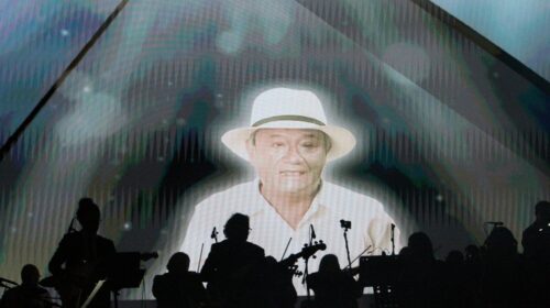 Rinden emotivo homenaje a Armando Manzanero en la Plaza Grande de Mérida