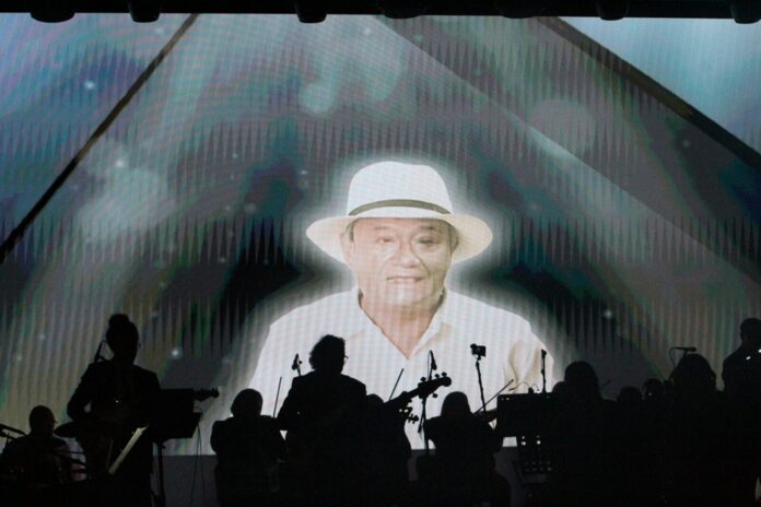 Rinden emotivo homenaje a Armando Manzanero en la Plaza Grande de Mérida